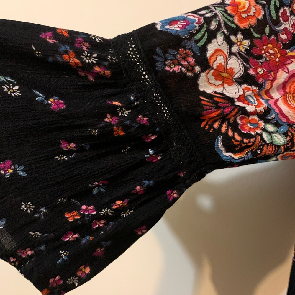 BILA Floral Top size Small - Picture 4 of 14